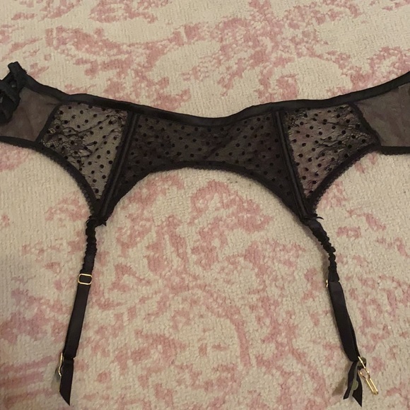 Lingerie - Picture 4 of 5